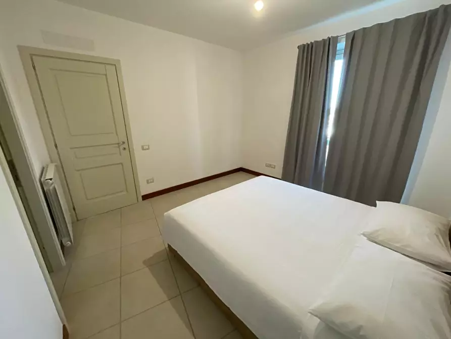 Immagine 16 di Ufficio in vendita  a Montignoso