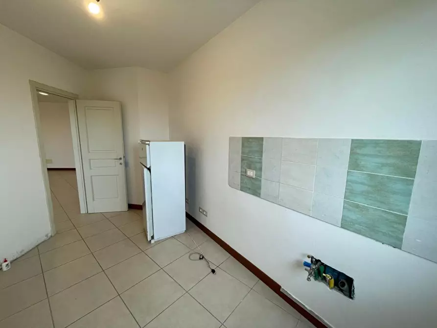 Immagine 9 di Ufficio in vendita  a Montignoso