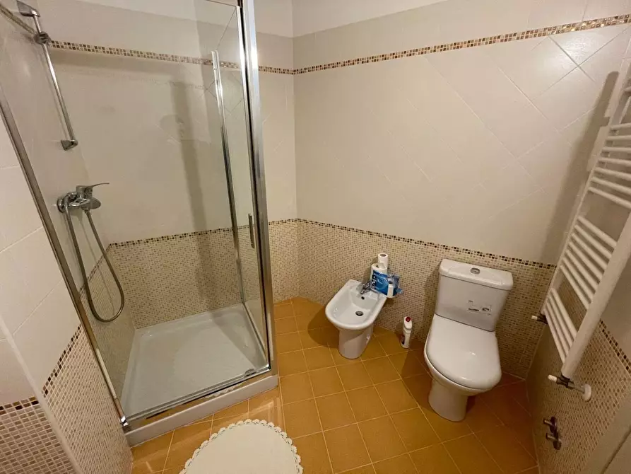 Immagine 13 di Ufficio in vendita  a Montignoso