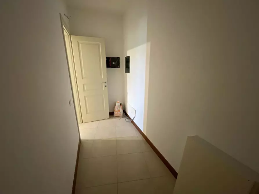 Immagine 17 di Ufficio in vendita  a Montignoso