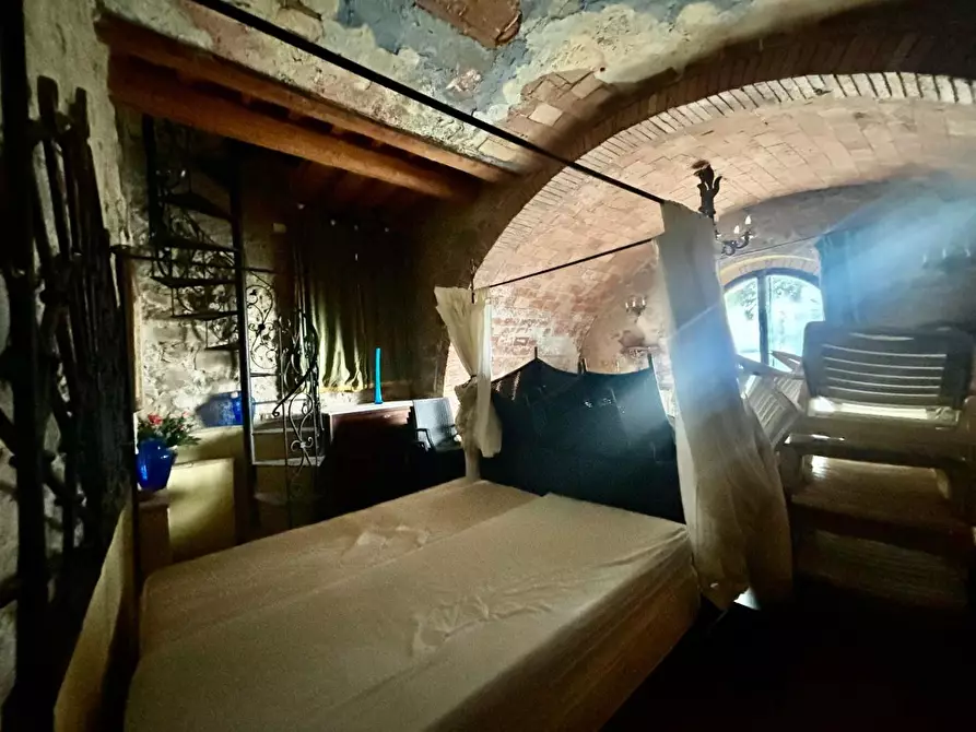 Immagine 33 di Casa colonica in vendita  a Chianni