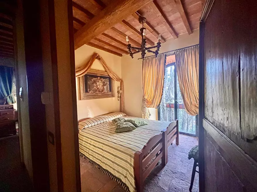 Immagine 16 di Casa colonica in vendita  a Chianni