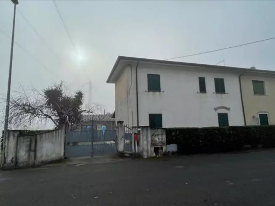 Immagine 1 di Appartamento in vendita  a Camaiore