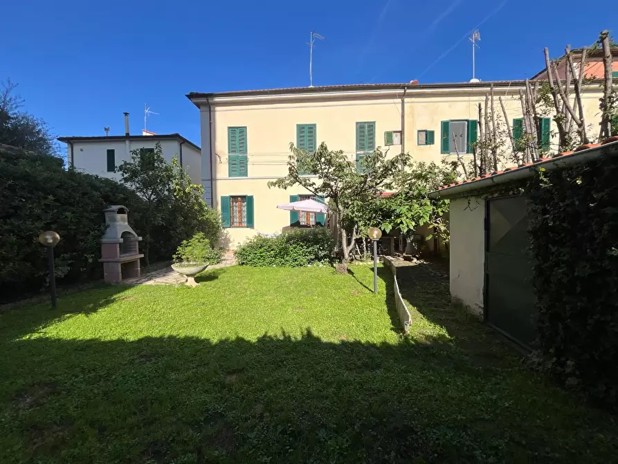 Immagine 1 di Casa semindipendente in vendita  a Livorno