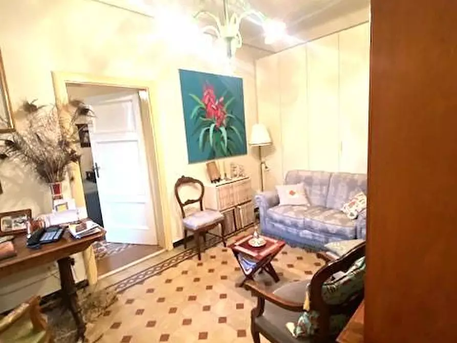 Immagine 12 di Appartamento in vendita  a Lucca