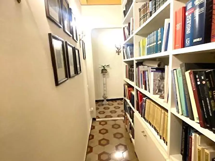 Immagine 4 di Appartamento in vendita  a Lucca