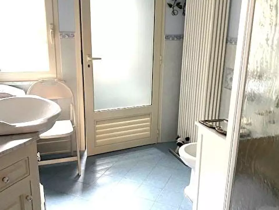 Immagine 8 di Appartamento in vendita  a Lucca