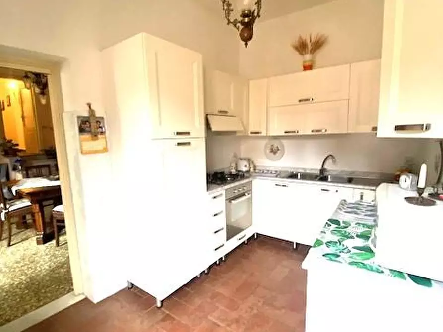 Immagine 11 di Appartamento in vendita  a Lucca