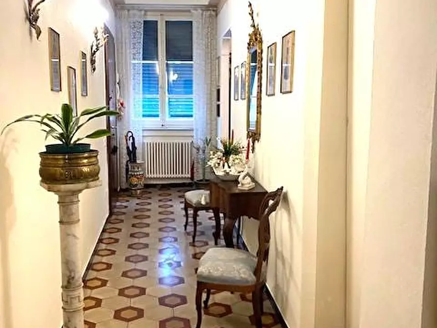 Immagine 5 di Appartamento in vendita  a Lucca