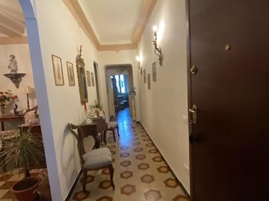 Immagine 2 di Appartamento in vendita  a Lucca