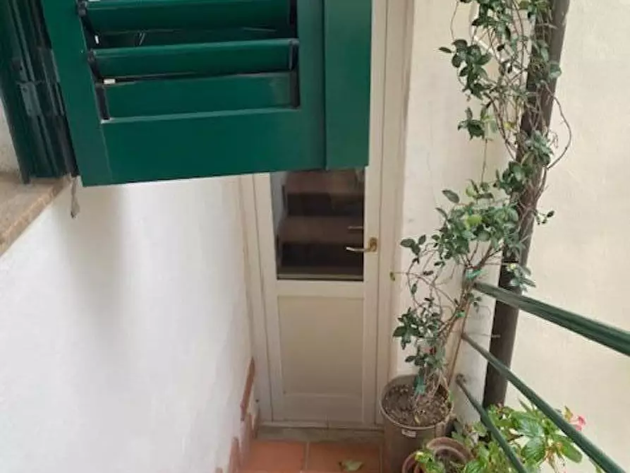 Immagine 7 di Appartamento in vendita  a Lucca