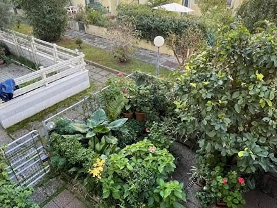 Immagine 22 di Appartamento in vendita  a Viareggio