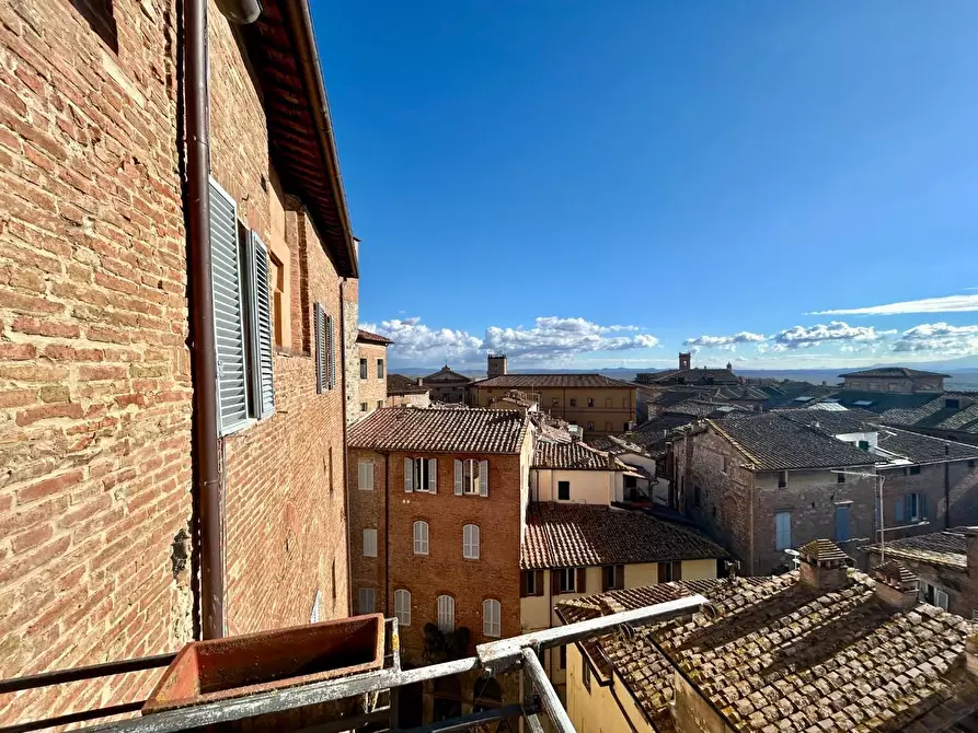 Immagine 11 di Appartamento in vendita  a Siena