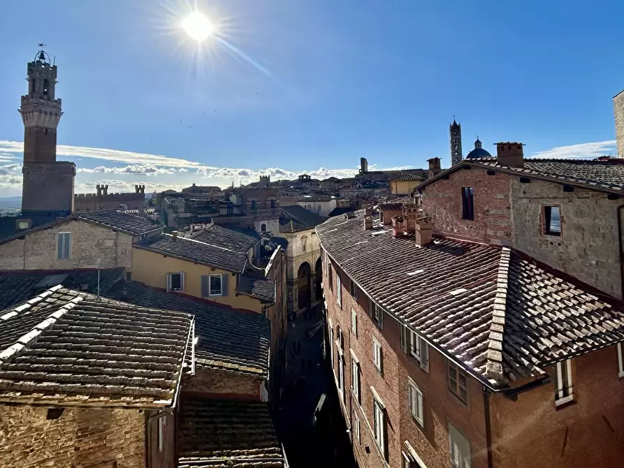 Immagine 2 di Appartamento in vendita  a Siena
