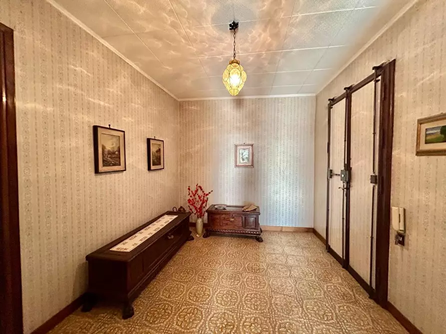 Immagine 17 di Appartamento in vendita  a Siena