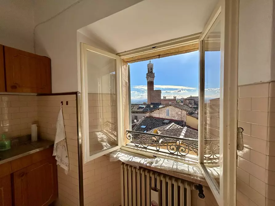 Immagine 6 di Appartamento in vendita  a Siena