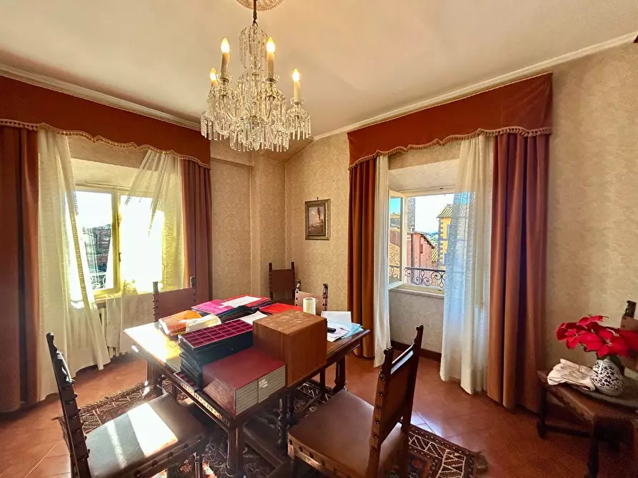 Immagine 16 di Appartamento in vendita  a Siena