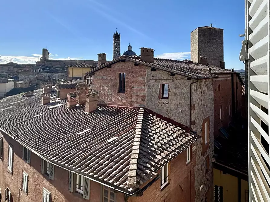 Immagine 1 di Appartamento in vendita  a Siena
