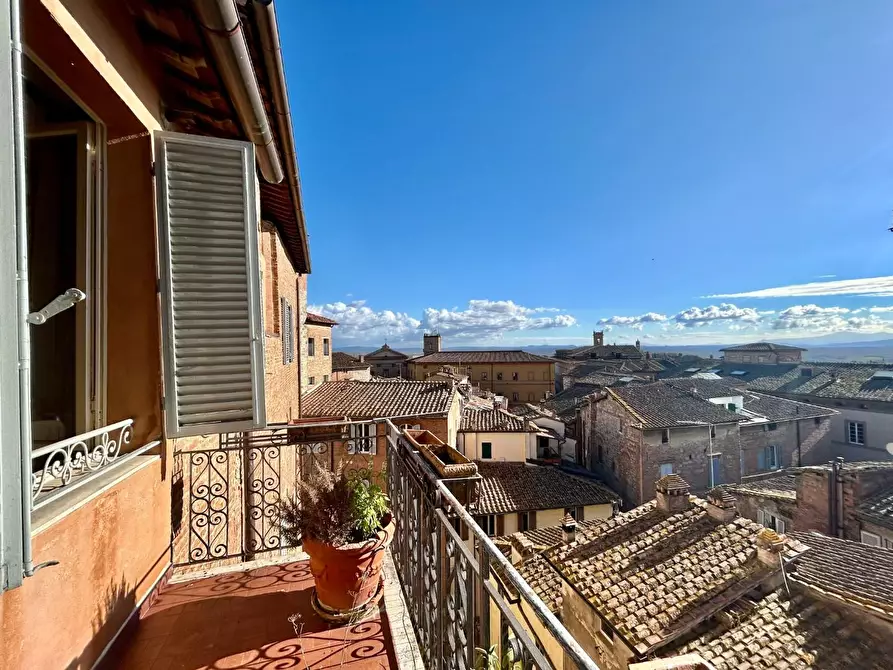 Immagine 5 di Appartamento in vendita  a Siena