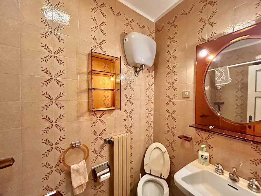 Immagine 13 di Appartamento in vendita  a Siena