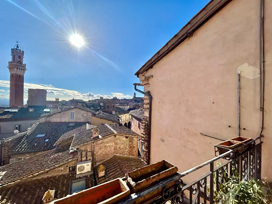 Immagine 3 di Appartamento in vendita  a Siena