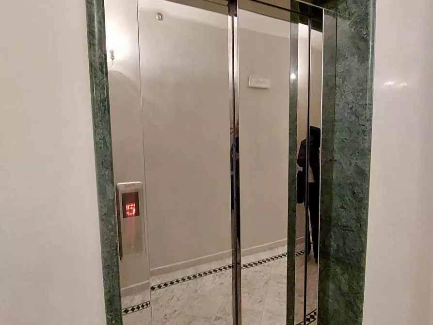 Immagine 37 di Mansarda in vendita  a Viareggio