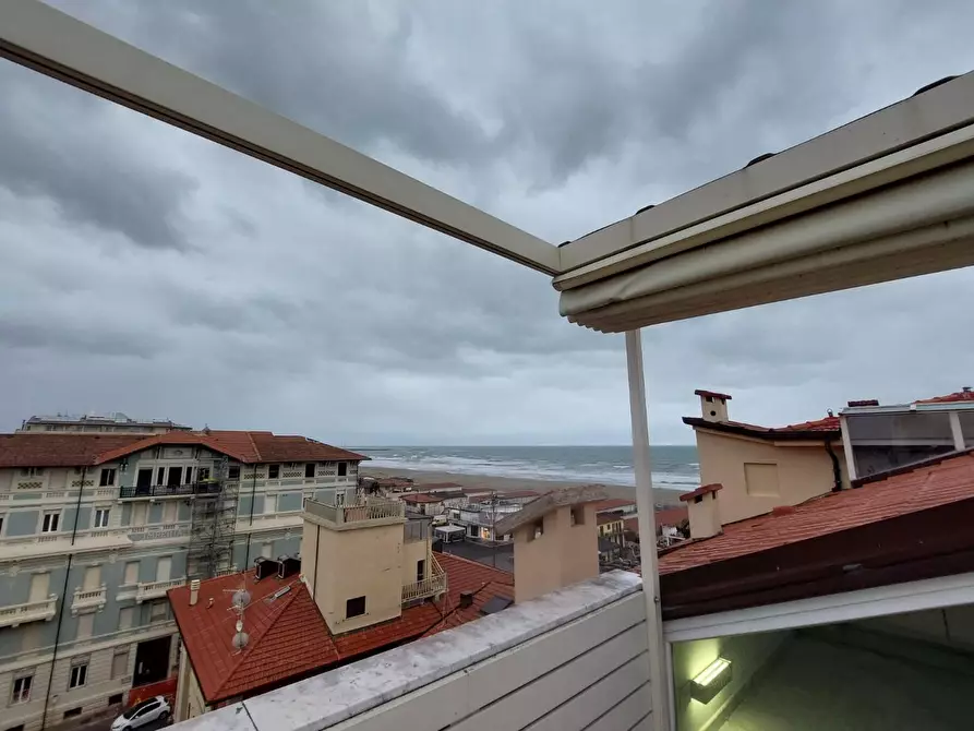 Immagine 28 di Mansarda in vendita  a Viareggio