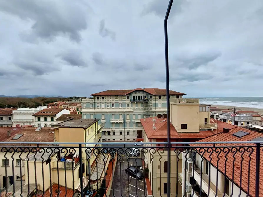 Immagine 7 di Mansarda in vendita  a Viareggio