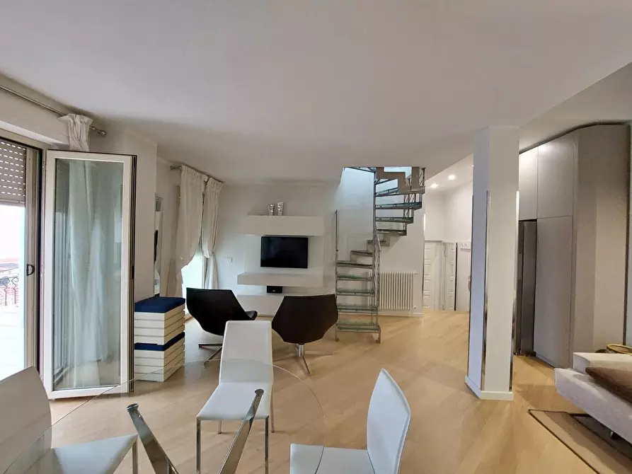 Immagine 2 di Mansarda in vendita  a Viareggio