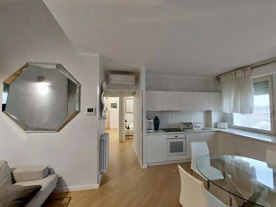 Immagine 32 di Mansarda in vendita  a Viareggio