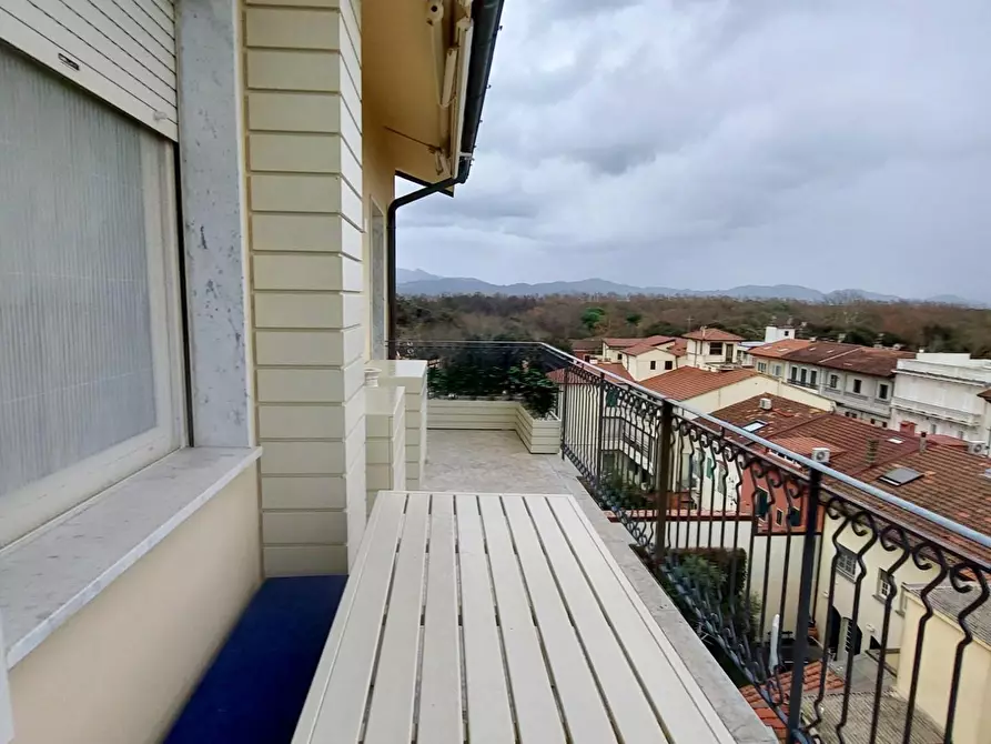 Immagine 22 di Mansarda in vendita  a Viareggio