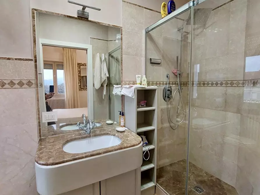 Immagine 13 di Mansarda in vendita  a Viareggio