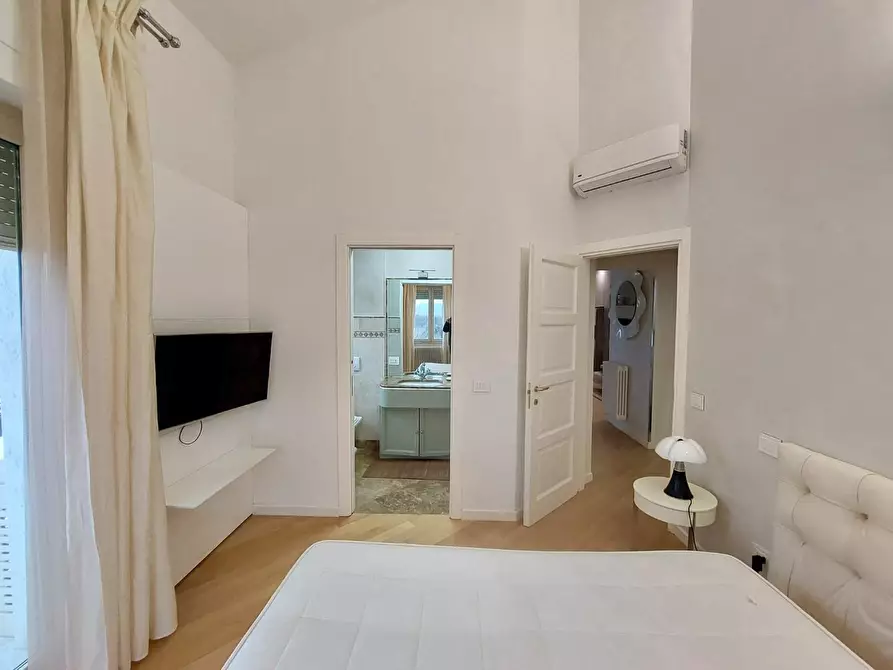 Immagine 10 di Mansarda in vendita  a Viareggio