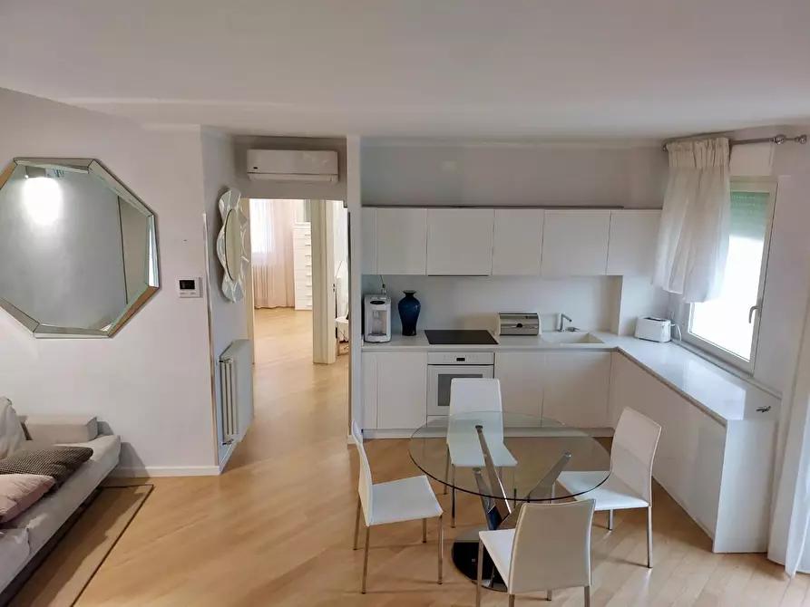 Immagine 30 di Mansarda in vendita  a Viareggio