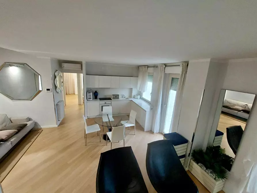 Immagine 31 di Mansarda in vendita  a Viareggio