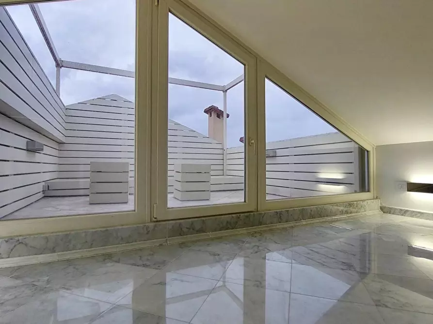 Immagine 26 di Mansarda in vendita  a Viareggio