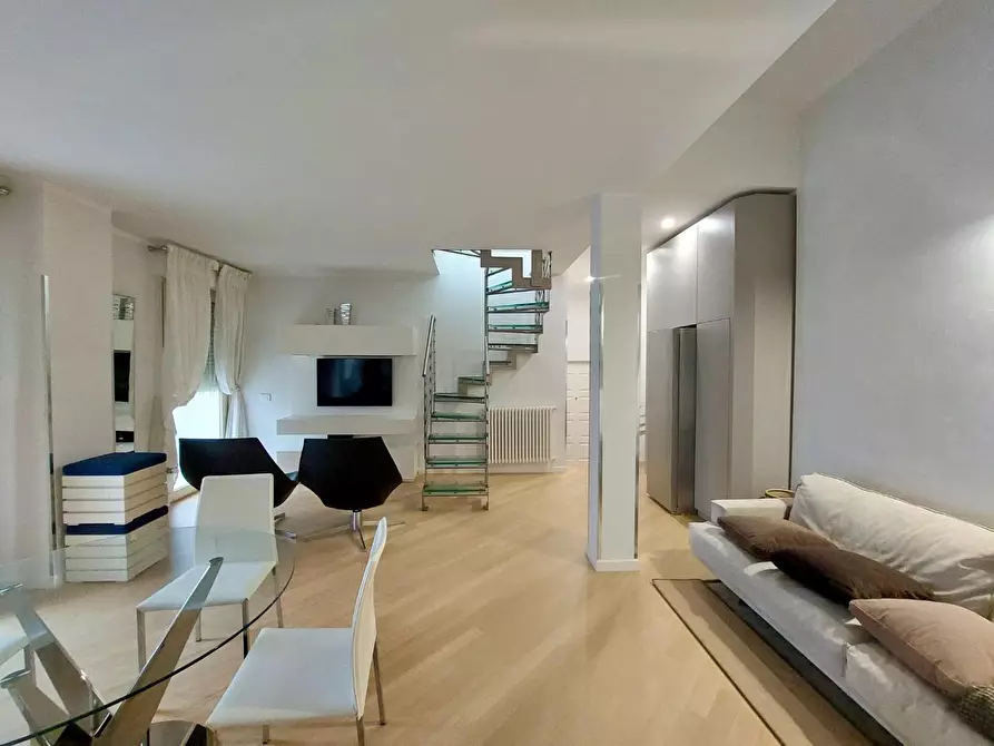 Immagine 18 di Mansarda in vendita  a Viareggio