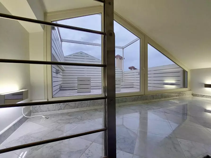 Immagine 24 di Mansarda in vendita  a Viareggio