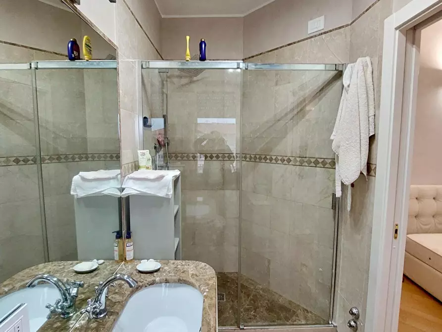 Immagine 11 di Mansarda in vendita  a Viareggio