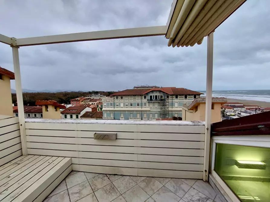 Immagine 27 di Mansarda in vendita  a Viareggio