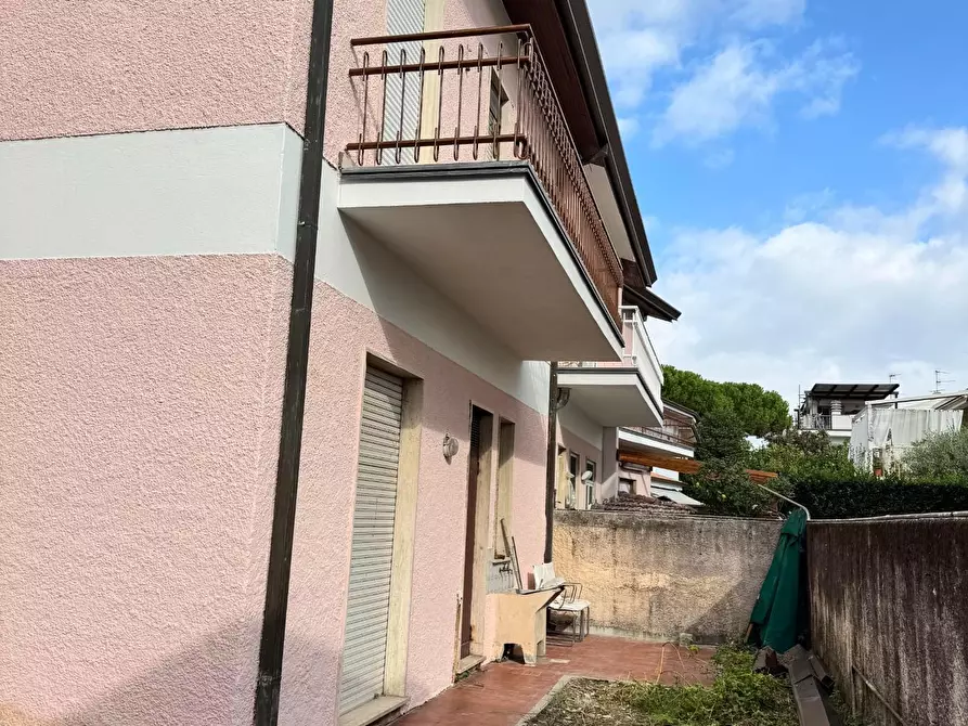 Immagine 20 di Casa trifamiliare in vendita  a Viareggio