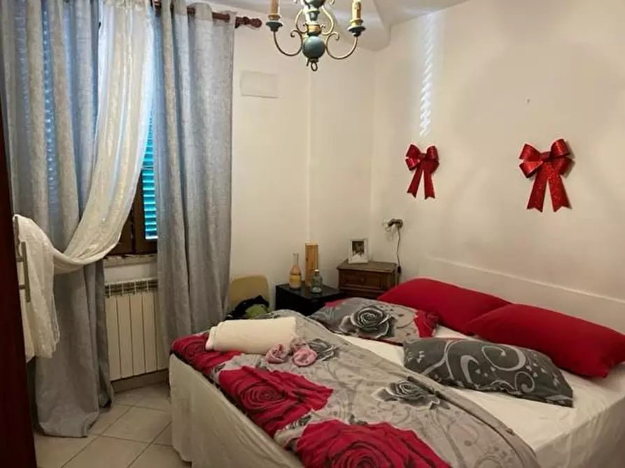 Immagine 2 di Appartamento in vendita  a Siena