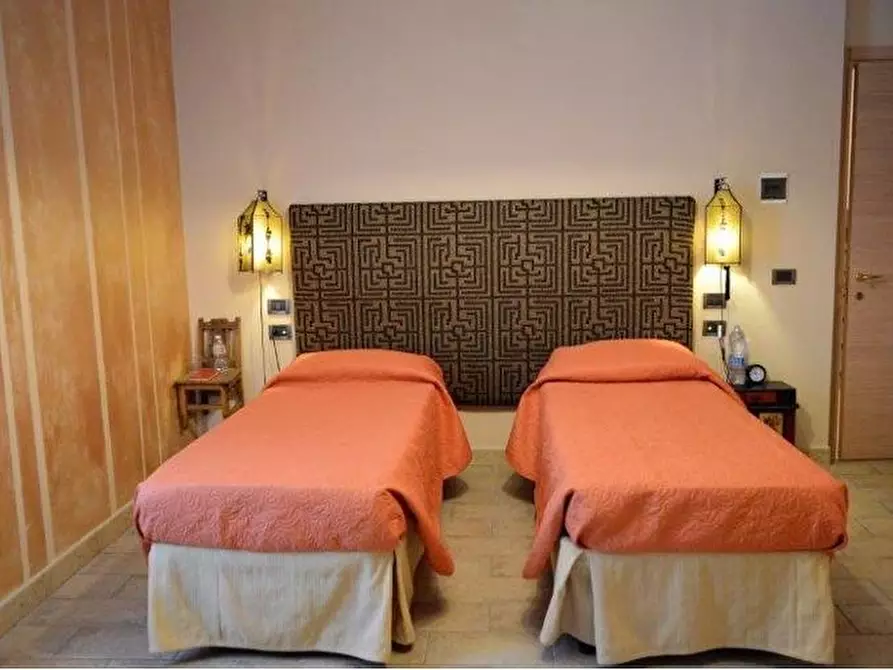 Immagine 11 di Palazzo in vendita  a Carrodano