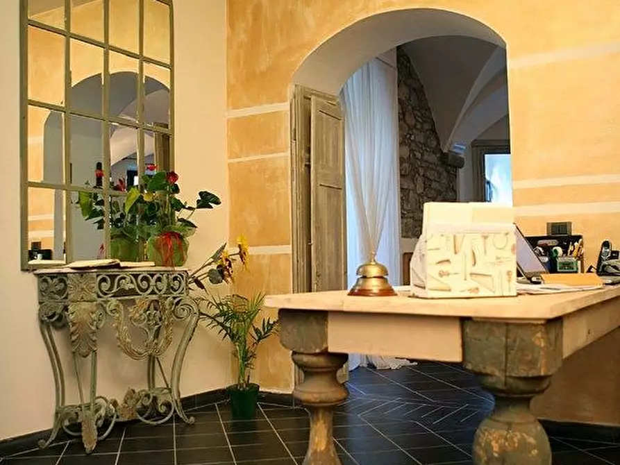 Immagine 2 di Palazzo in vendita  a Carrodano