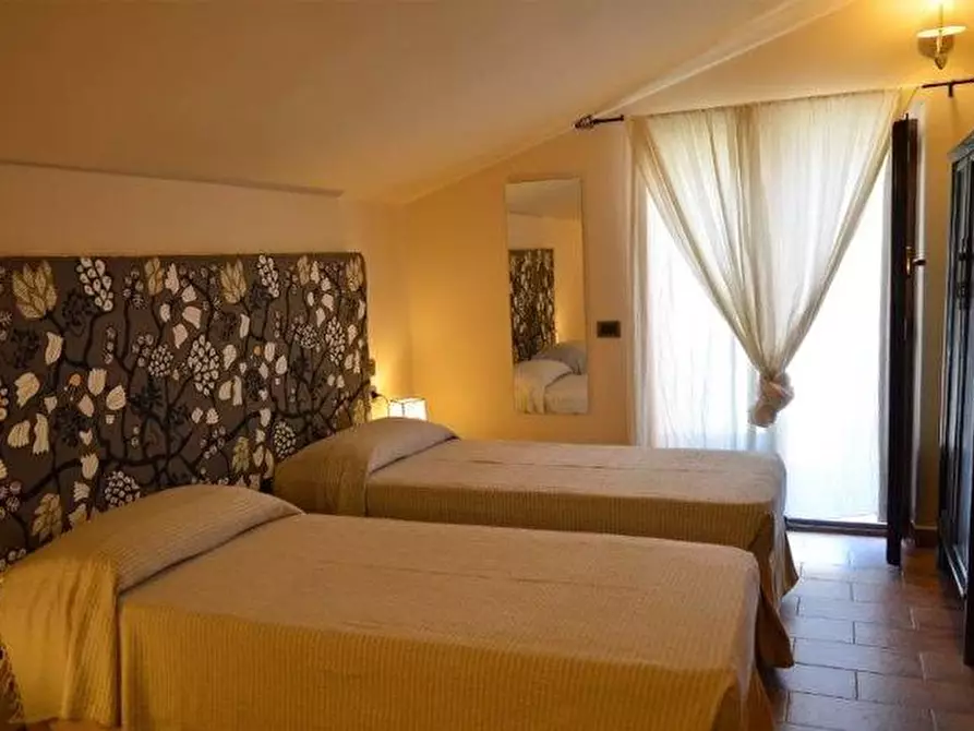 Immagine 10 di Palazzo in vendita  a Carrodano