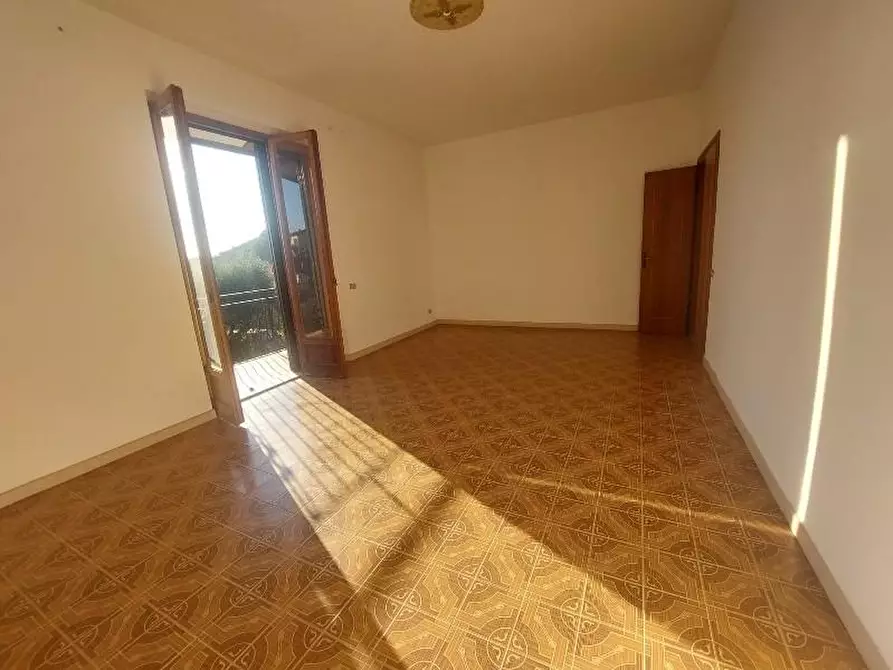 Immagine 12 di Casa semindipendente in vendita  a Massa