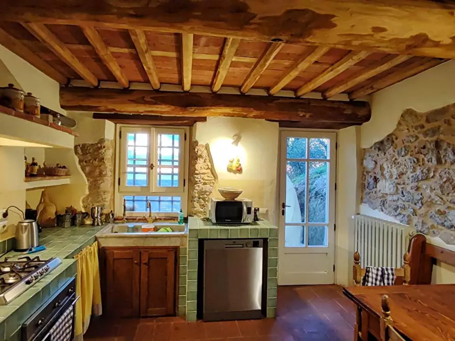 Immagine 17 di Rustico / casale in vendita  a Camaiore