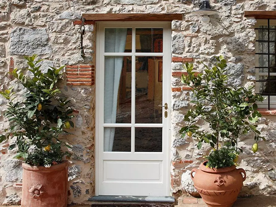 Immagine 27 di Rustico / casale in vendita  a Camaiore