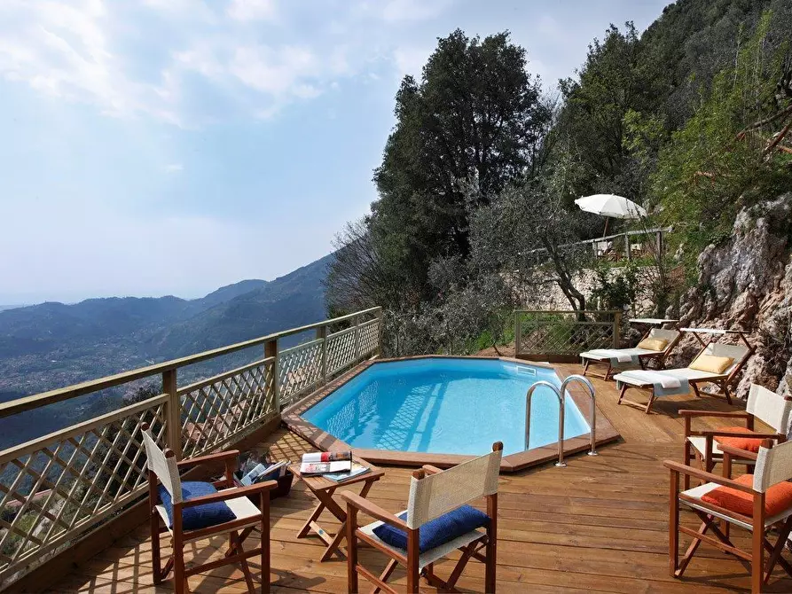 Immagine 29 di Rustico / casale in vendita  a Camaiore