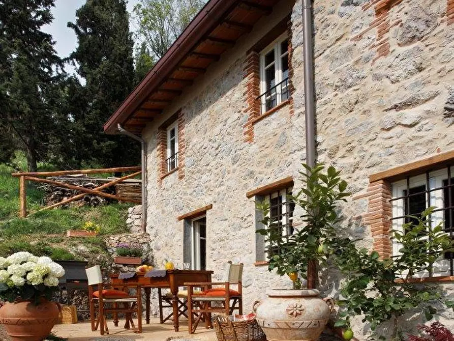 Immagine 30 di Rustico / casale in vendita  a Camaiore